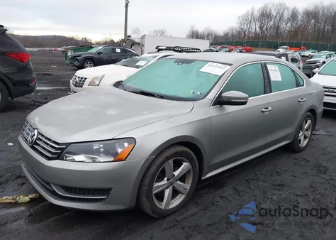 2013 Volkswagen Passat 2.5L Se z USA, uszkodzony, nr VIN 1VWBP7A34DC110198